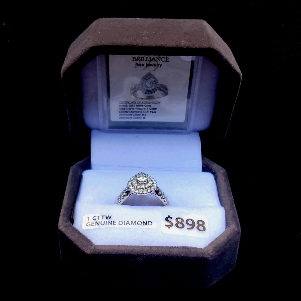 1ct T.W pear cut diamond ring in 10k white gold